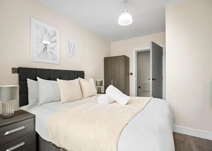 New Luxury Two Bedroom Apartment - City Centre - Netflix - Wifi - Top Rated - Jq 8Ah
