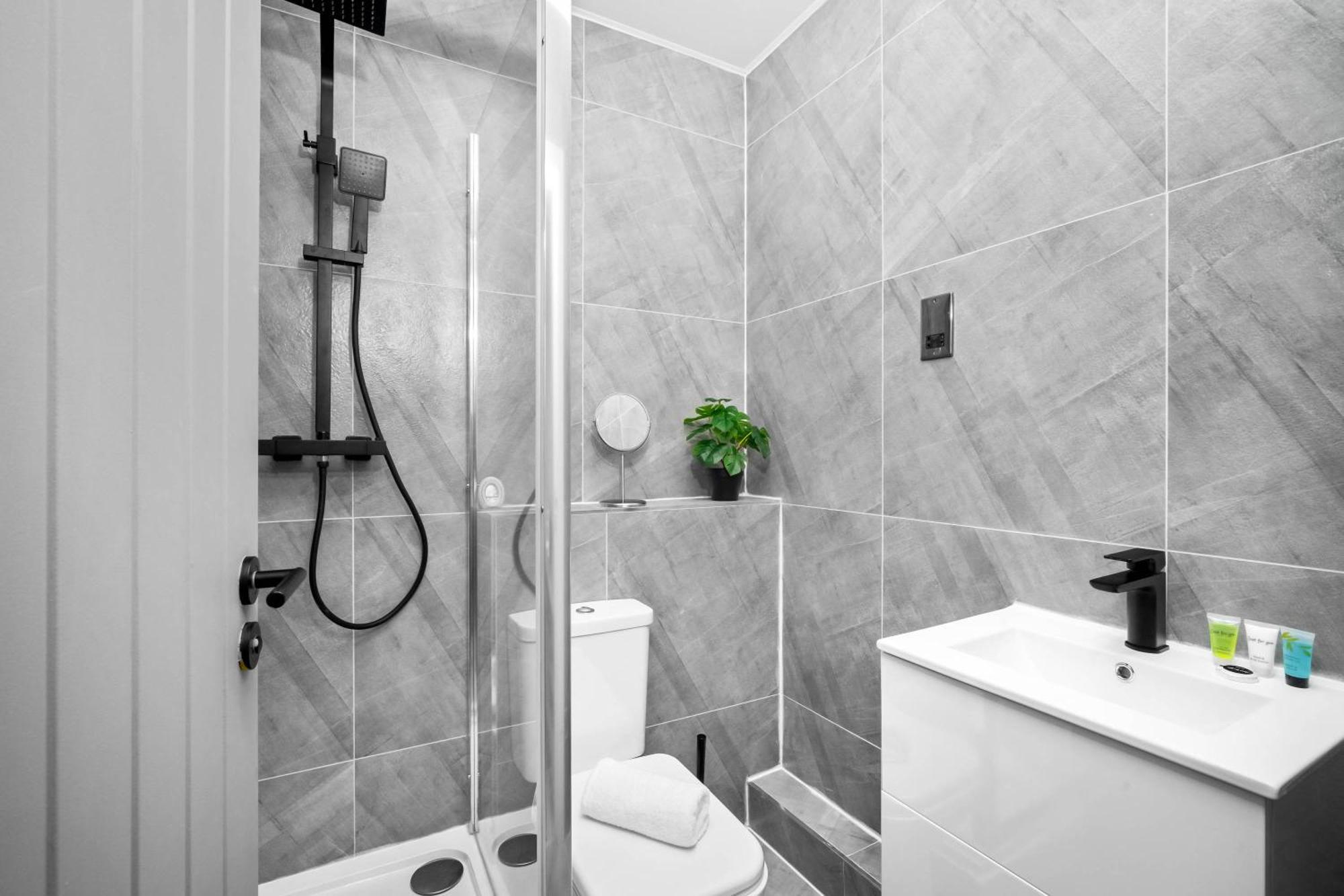 Apartamento New Luxury Two Bedroom - Centre - Netflix - Wifi - Rated - Jq 8ah *