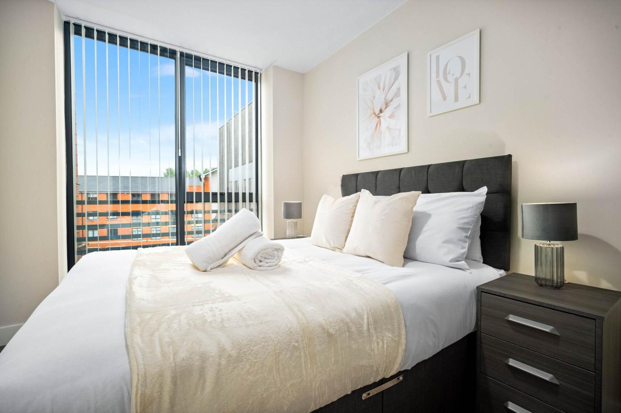 New Luxury Two Bedroom - Centre - Netflix - Wifi - Rated - Jq 8ah Apartamento *