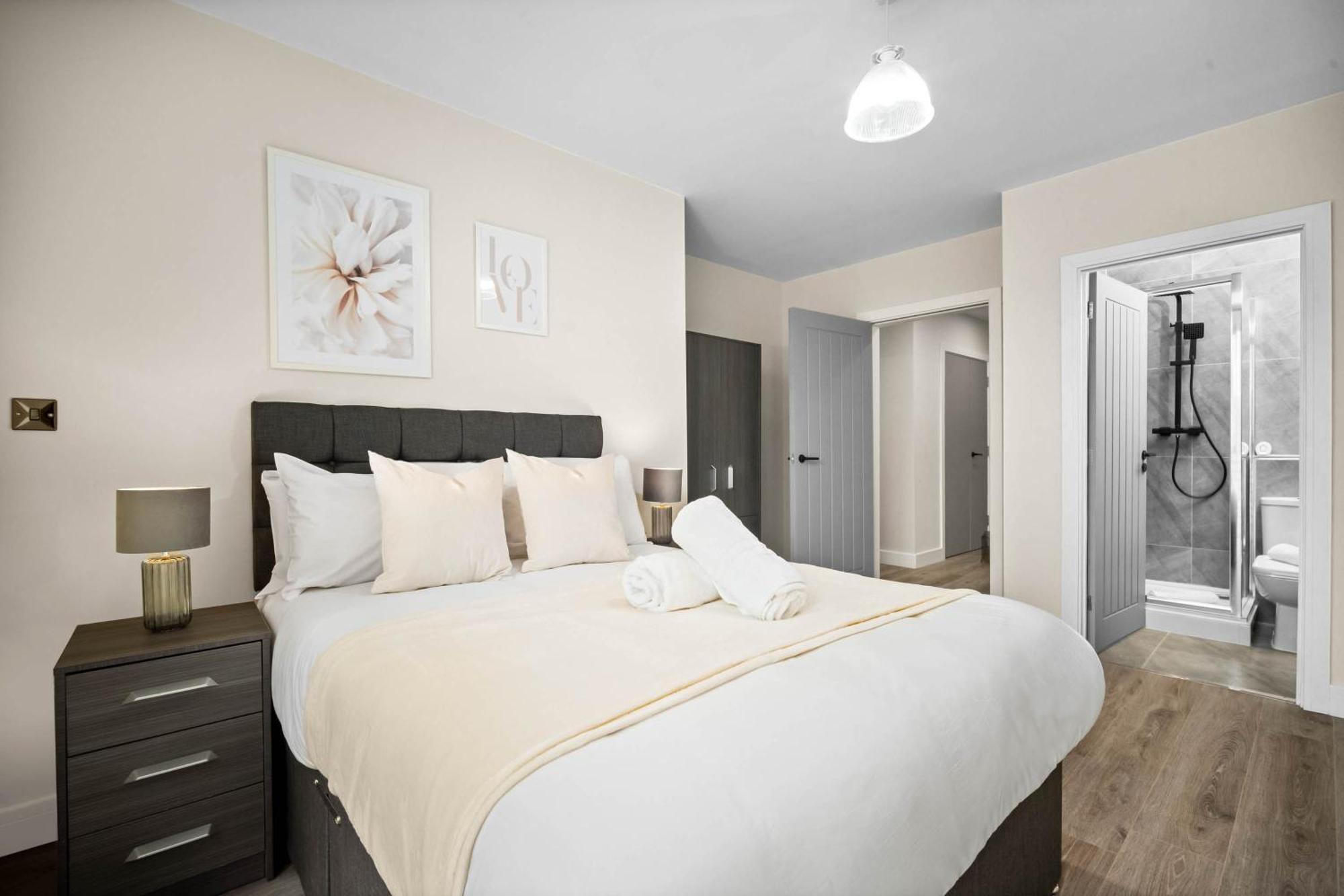 New Luxury Two Bedroom - Centre - Netflix - Wifi - Rated - Jq 8ah Apartamento *